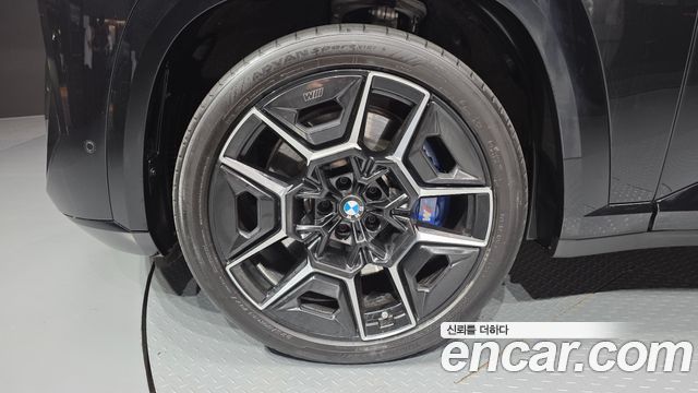 BMW XM 4.4 — пробег 8 888 км — фото 5 из 5