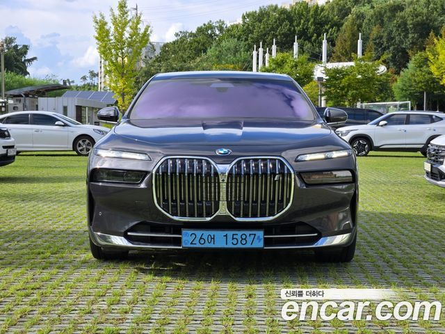 BMW i7 xDrive 60 Design Pure Excellence — пробег 63 835 км — фото 2 из 5